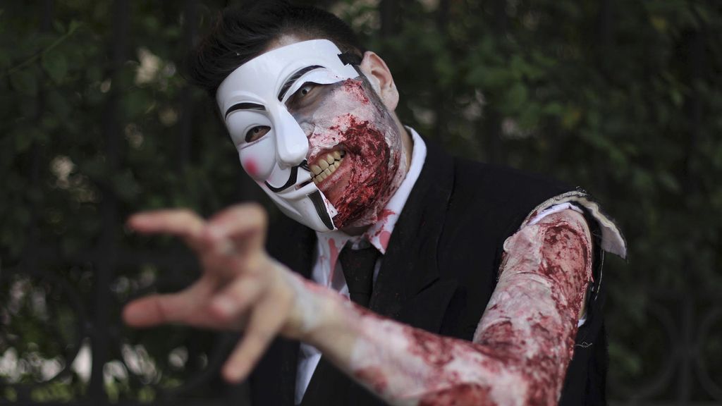 Una multitudinaria "Zombie Walk" recorre Santiago de Chile