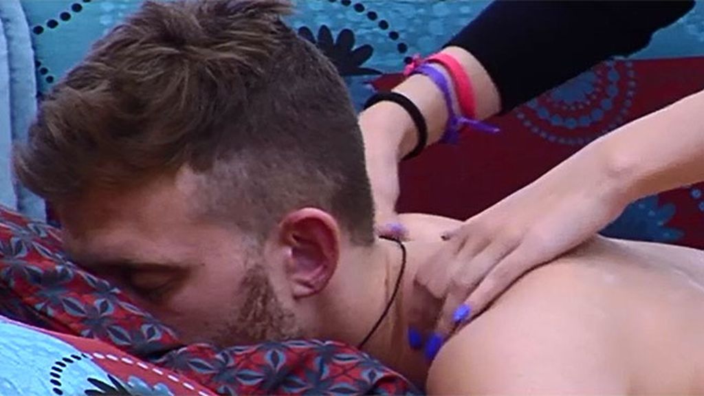 La pareja protagonizó imágenes subiditas de tono en el jacuzzi