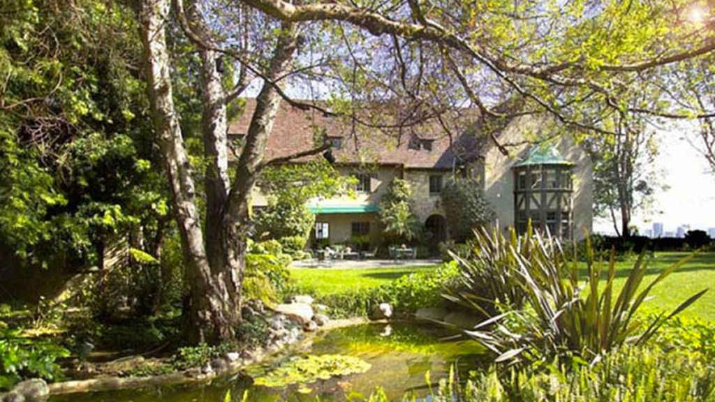 Sandra Bullock se compra una mansión con gimnasio, pista de tenis, piscina y minicine