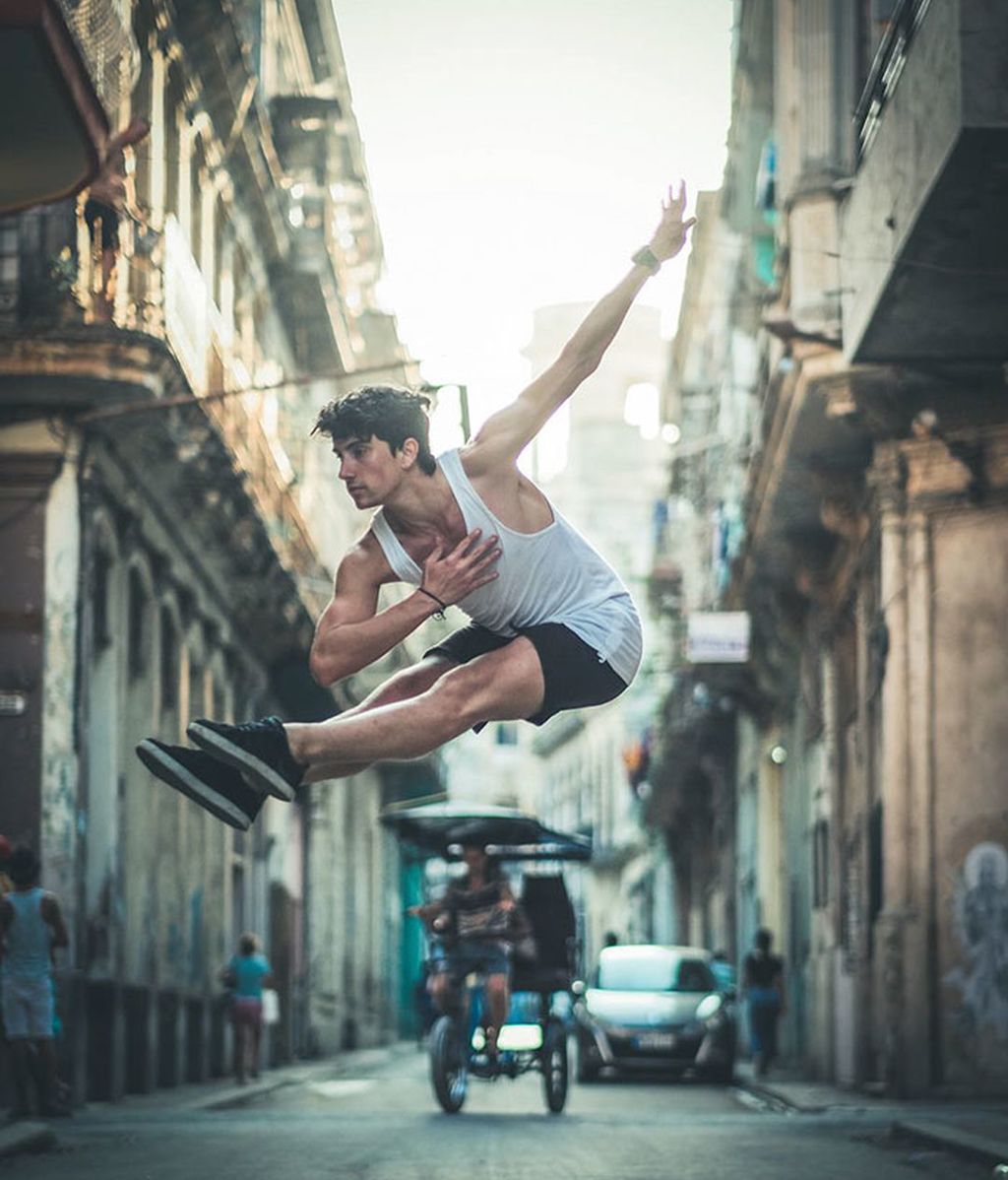 Así lucen bailarines de ballet en las calles de La Habana