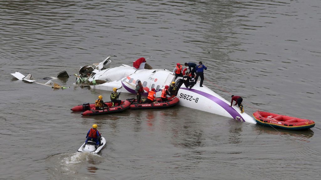El avión se ha estrellado al poco de despegar