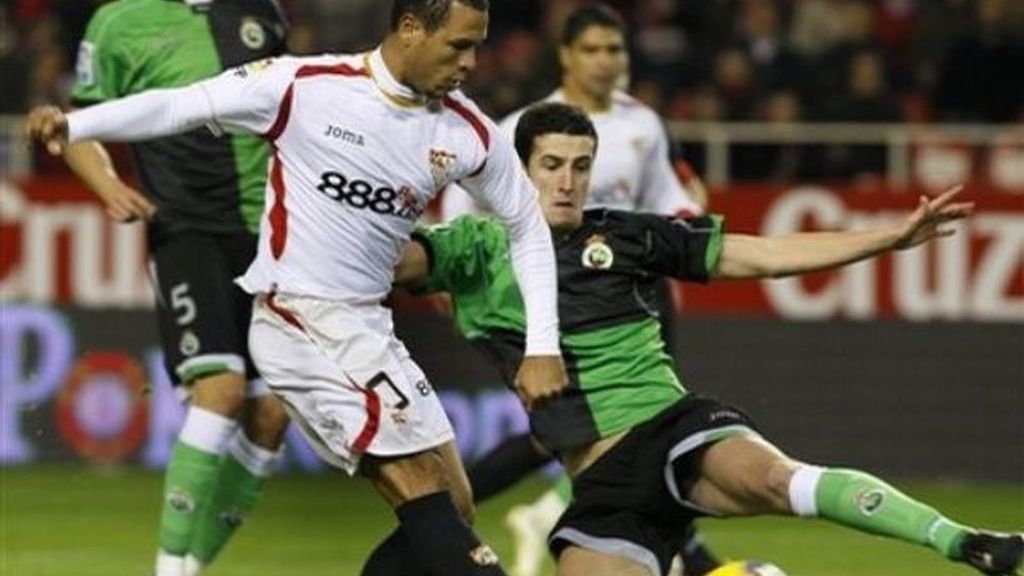 0-2. El Racing consigue la proeza pese a jugar en inferioridad numérica