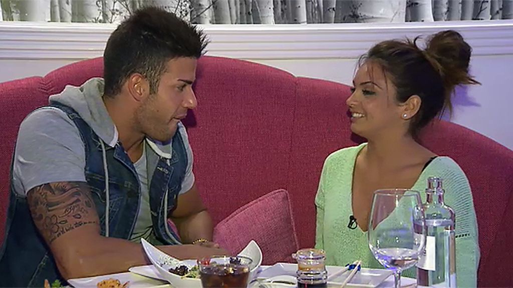 David no está cómodo en las citas con María