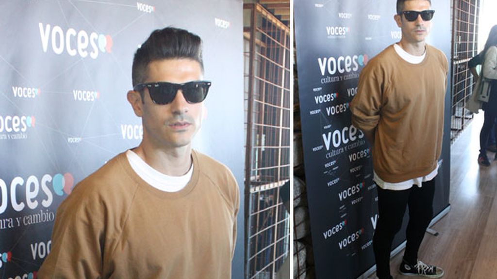 Abrigadito pero fiel a su estilo