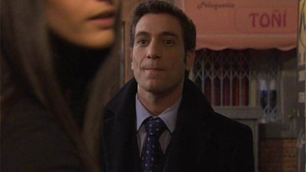 El beso de Rebeca y Eduardo