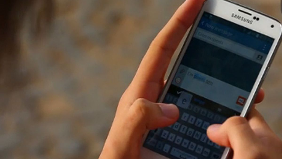 Un joven brasileño bate el récord Guinness de tecleo SMS más rápido