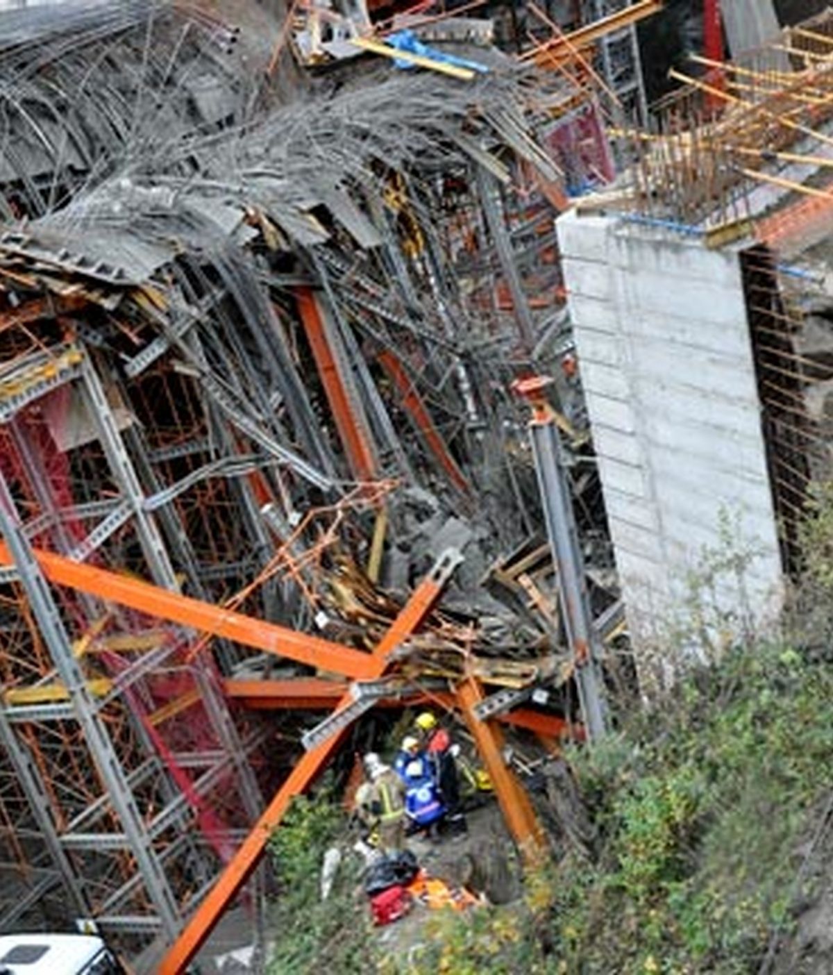 El accidente se ha producido al derrumbarse parte de la estructura del túnel Dos Valiras. Foto:EFE