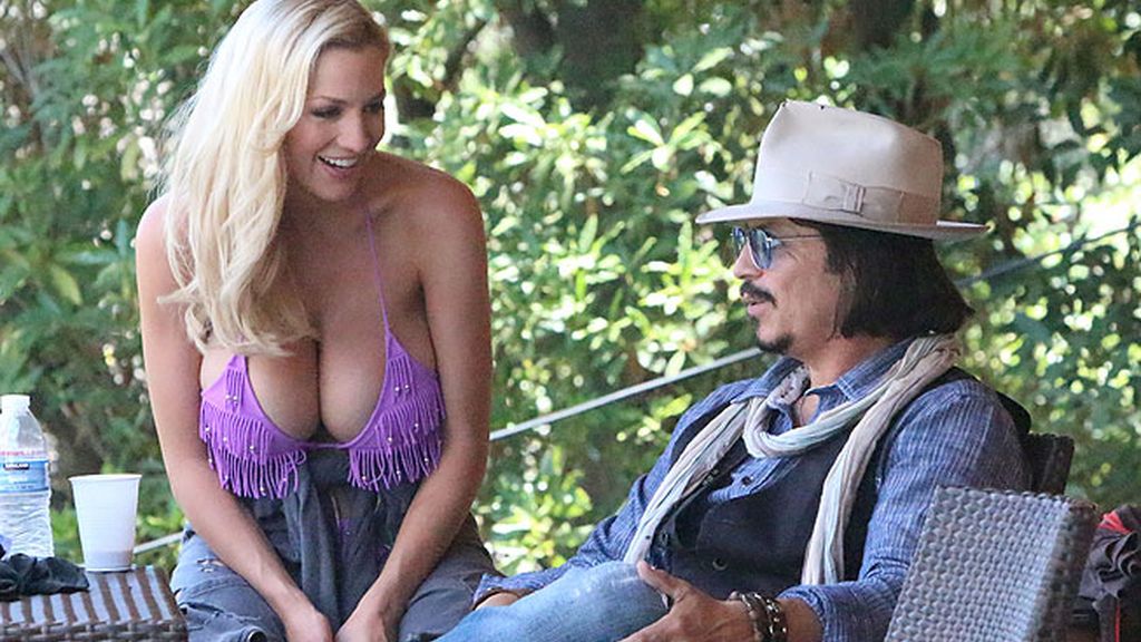 Vanessa veranea con sus hijos mientras Johnny rueda ‘Who Killed Johnny’