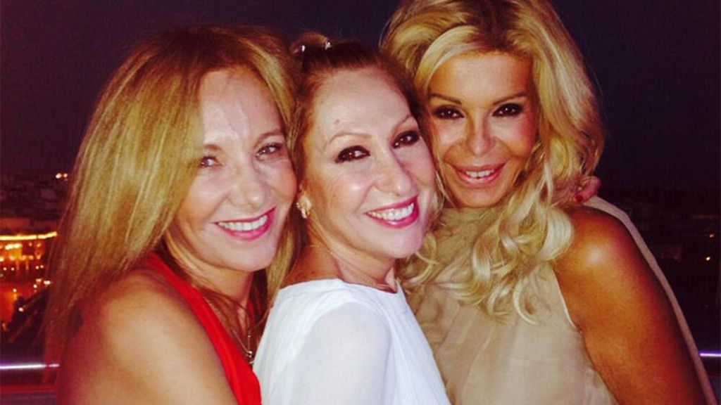 Belén Ro, Rosa Benito y Bibiana: tres mujeres y una foto