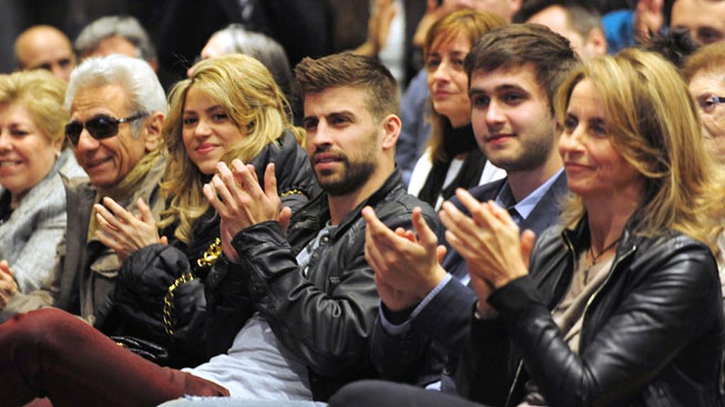 Nidia del Carmen Ripoll, Joan Piqué, Shakira, Gerard y Marc Piqué y Montserrat Bernabeu, la familia al completo