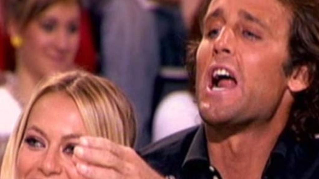 Daniela Blume, muy atenta de Escassi