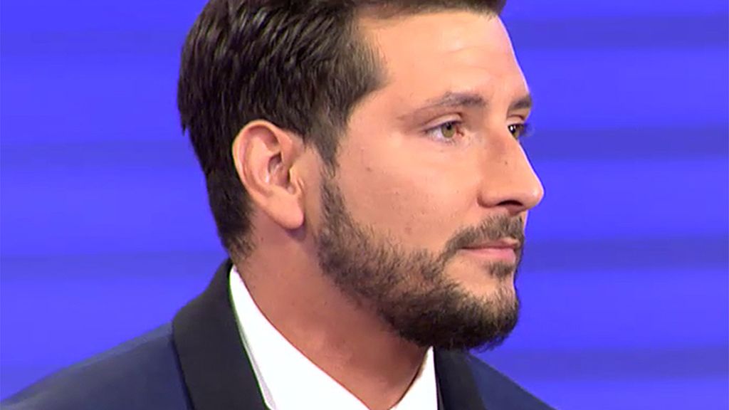 Manu cierra su trono con un precioso beso