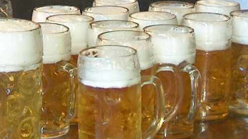 En la actualidad, la cerveza soporta un impuesto especial de 9,96 euros por hectolitro sobre el tipo de cerveza de consumo más generalizado. En la actualidad, la cerveza soporta un impuesto especial de 9,96 euros por hectolitro sobre el tipo de cerveza de consumo más generalizado.