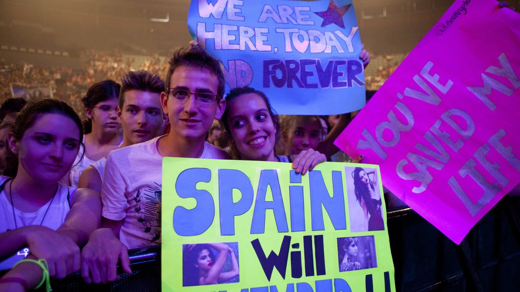 Fans de Selena Gomez se entregan en cuerpo y alma