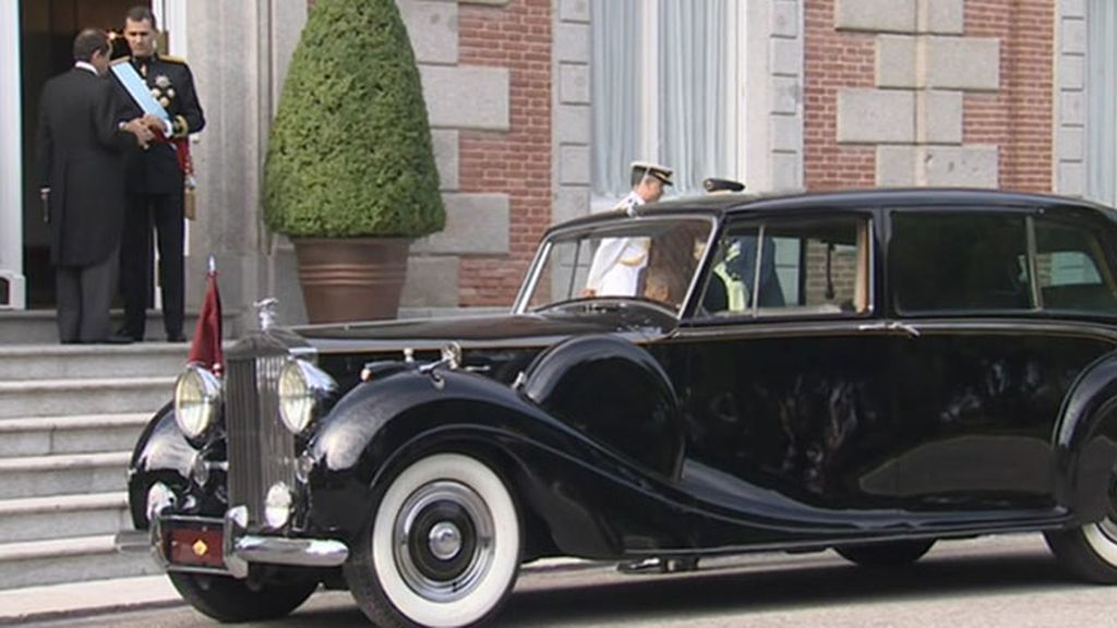 Letizia, de Varela y de corto en su primer día como Reina