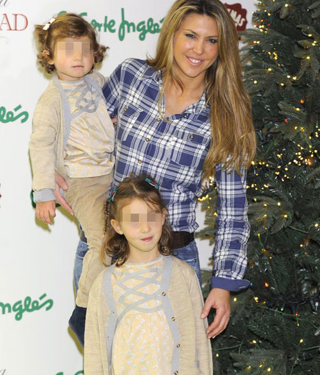Patricia Olmedilla acudió con sus hijas