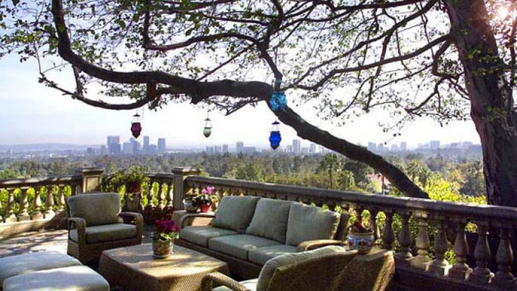 Sandra Bullock se compra una mansión con gimnasio, pista de tenis, piscina y minicine