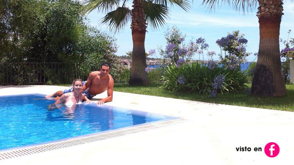 De relax con su hermana Maribel