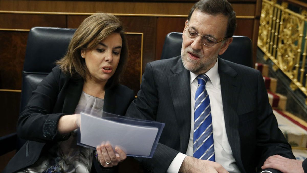 Mariano Rajoy y Soraya Sáenz de Santamaría durante la sesión de control