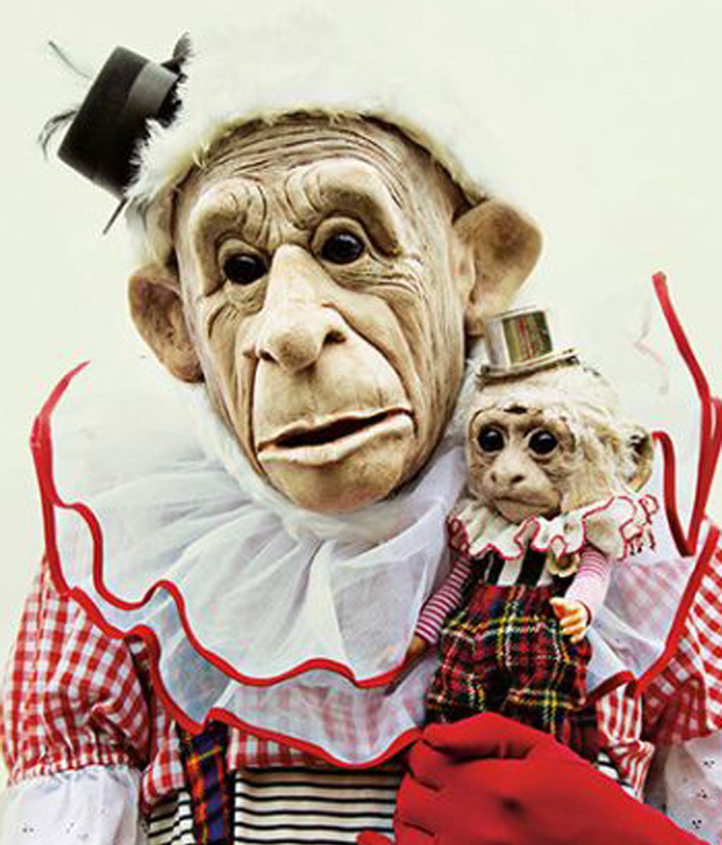 Polémicas fotografías escalofriantes con animales disecados