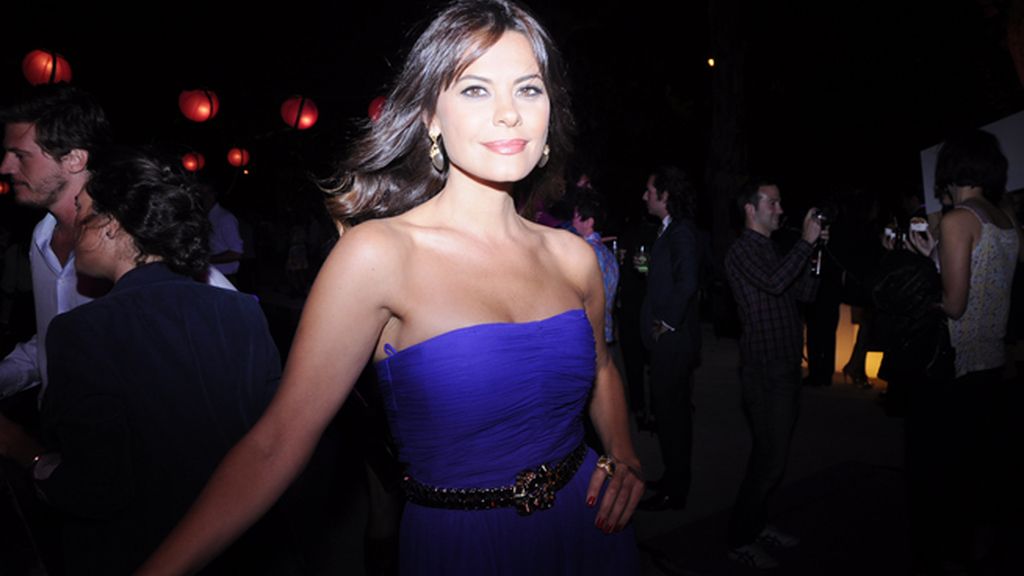 Maria José Suarez deslumbrante con un vestido de Halston