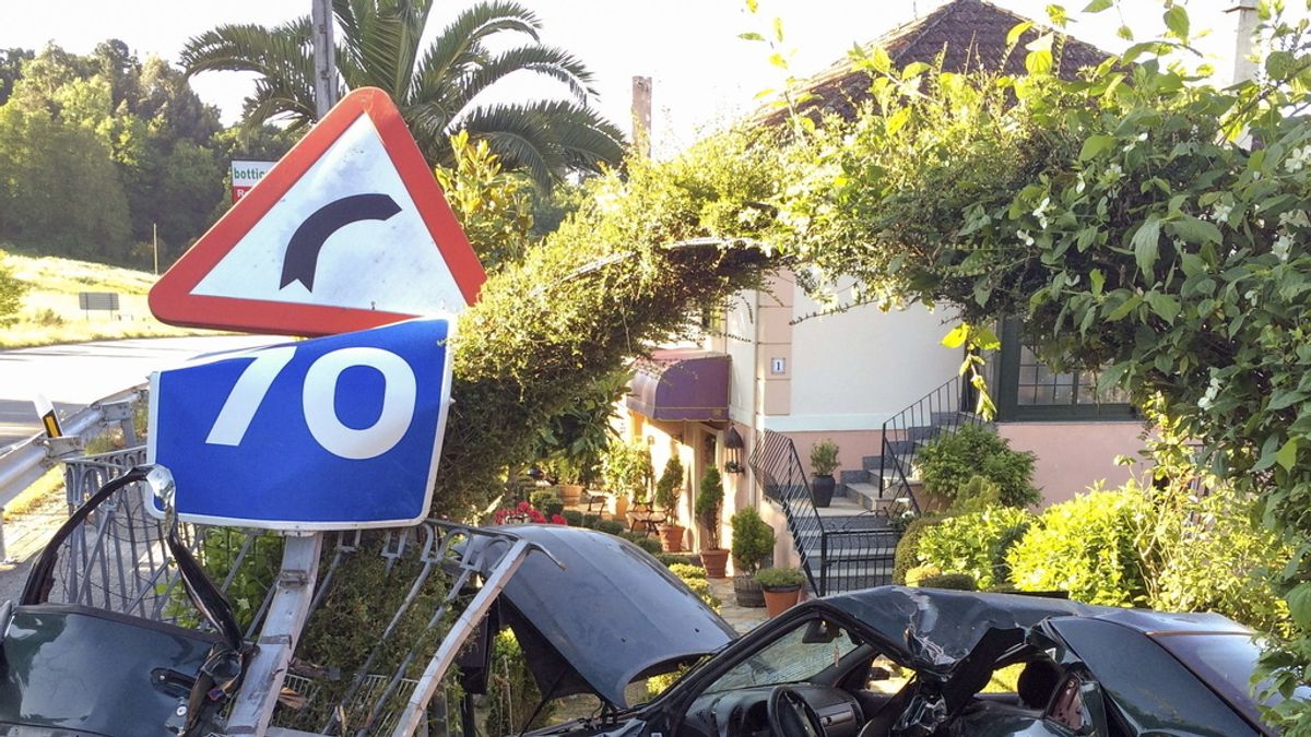 Uan joven muere en un accidente en Ourense al empotrarse contra una vivenda