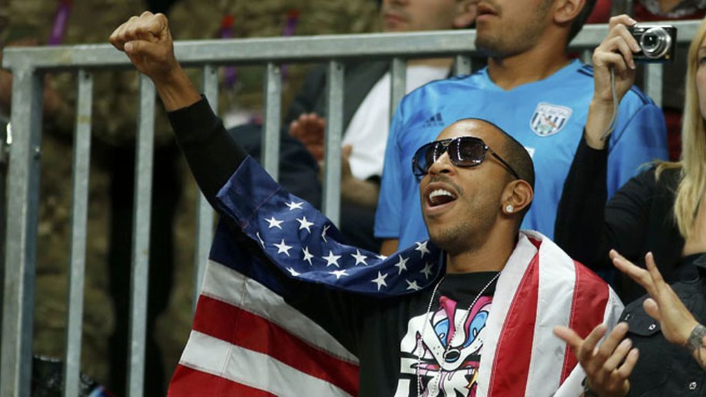 El rapero y actor estadounidense Ludacris apoyó al equipo de baloncesto de su país