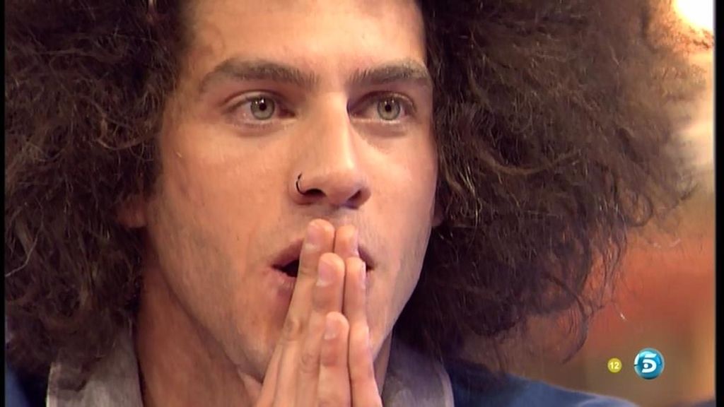 La presentadora desaloja el plató para quedarse sola con el 'pelocho'