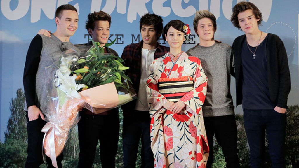 ¿Qué hacen los 'Backstreet boys' y 'One Direction' en kimono?