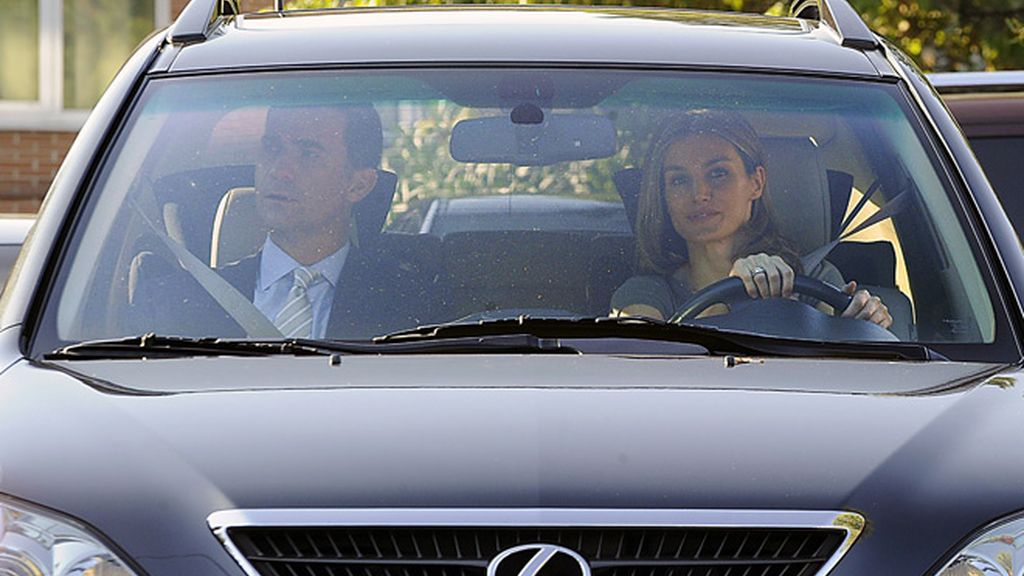 Vuelta al cole de las infantas Leonor y Sofía, con Letizia al volante