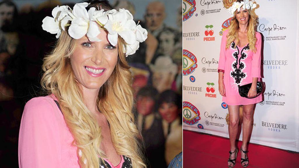 La presentadora Alejandra Prat acudió a la fiesta con un vestido rosa