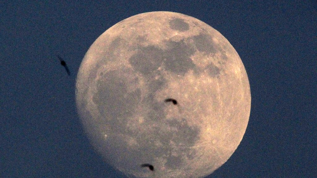 La 'superluna' se come la Tierra