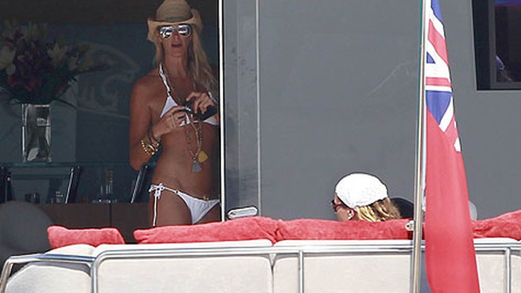 La modelo descansa en la isla de Ibiza