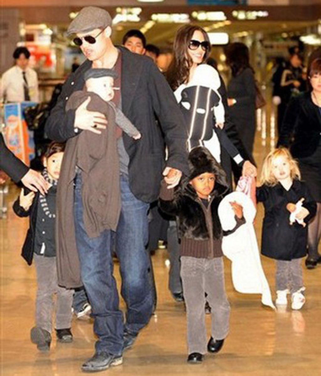 La familia Pitt-Jolie, de viaje