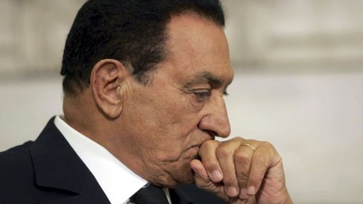 El director del hospital en el que se encuentra Mubarak desmiente que esté en coma