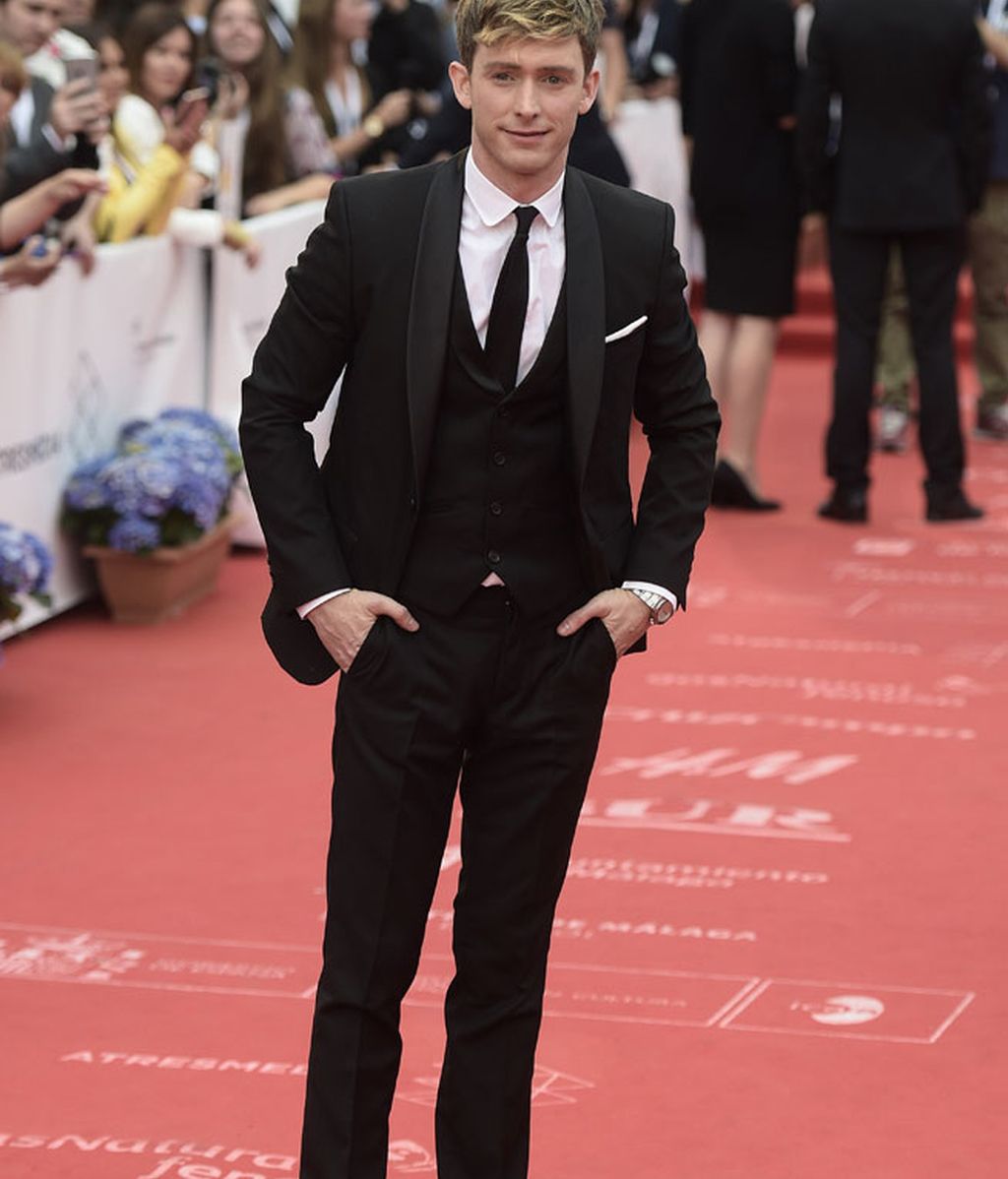 Pablo Rivero, elegante con traje negro y mocasines sin calcetines