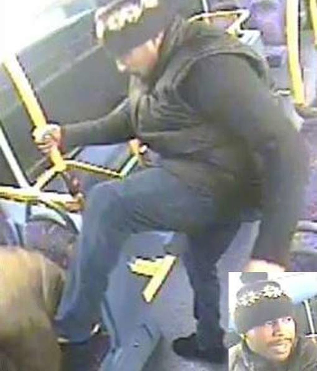 Le rompen la nariz en un brutal ataque por la espalda en el autobús Le rompen la nariz en un brutal ataque por la espalda en el autobús