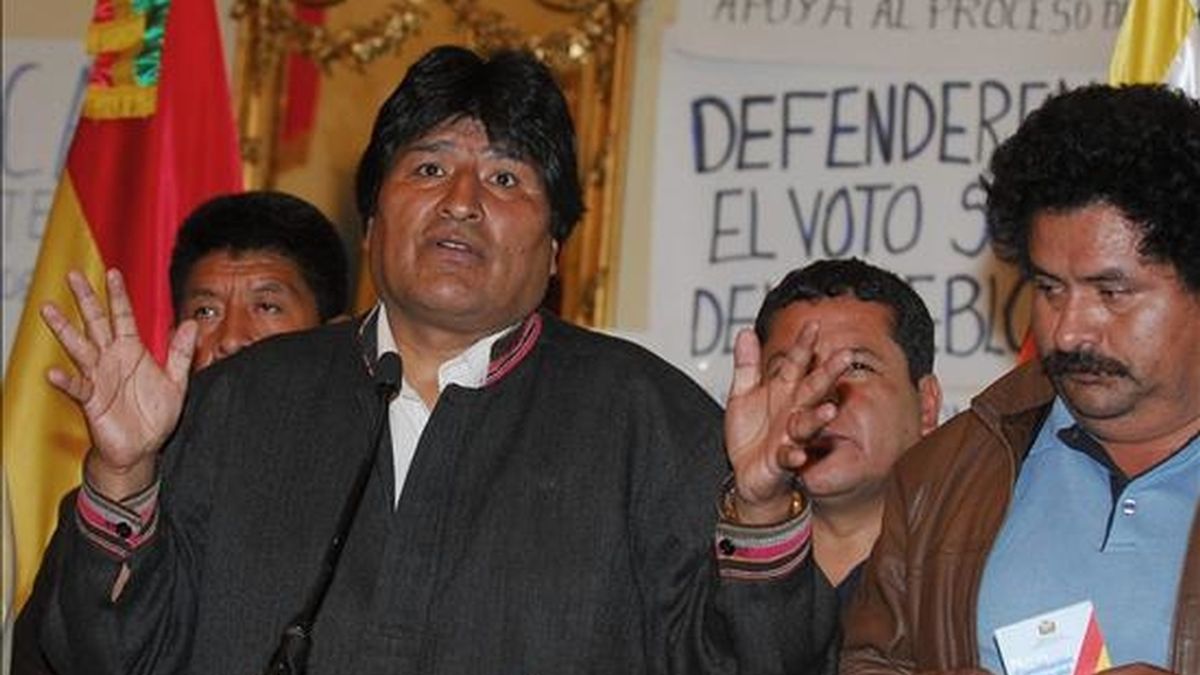 El presidente de Bolivia, Evo Morales, y varios dirigentes sindicales anunciaron el inicio del ayuno en el Palacio de Gobierno donde se instaló el grupo de huelguistas. EFE
