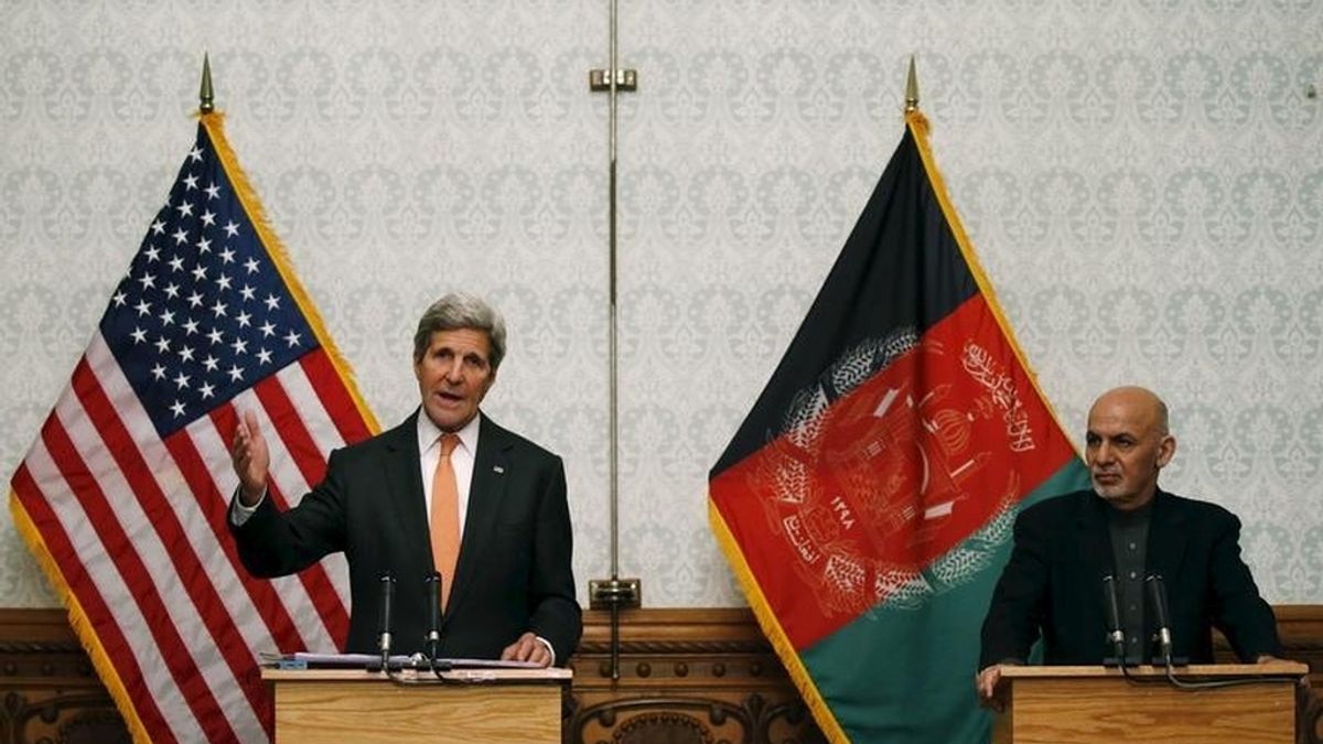 John Kerry visita Afganistán