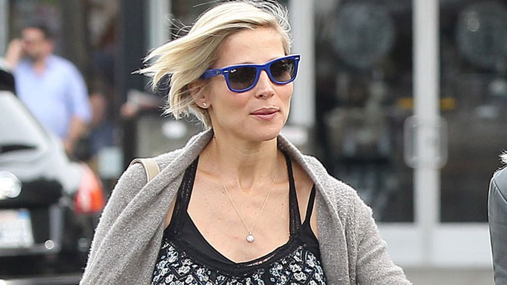 Sexy y vaporosa: Elsa Pataky, embarazada de mellizos, de compras en el supermercado