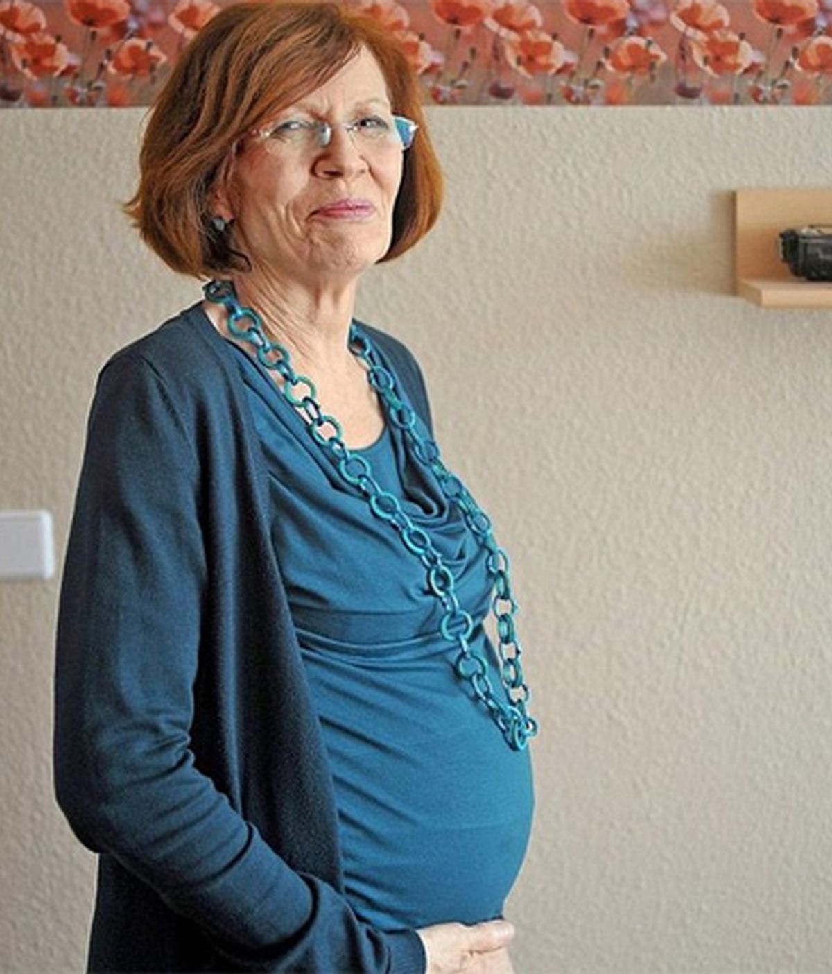 Una mujer de 65 años, embarazada de cuatrillizos