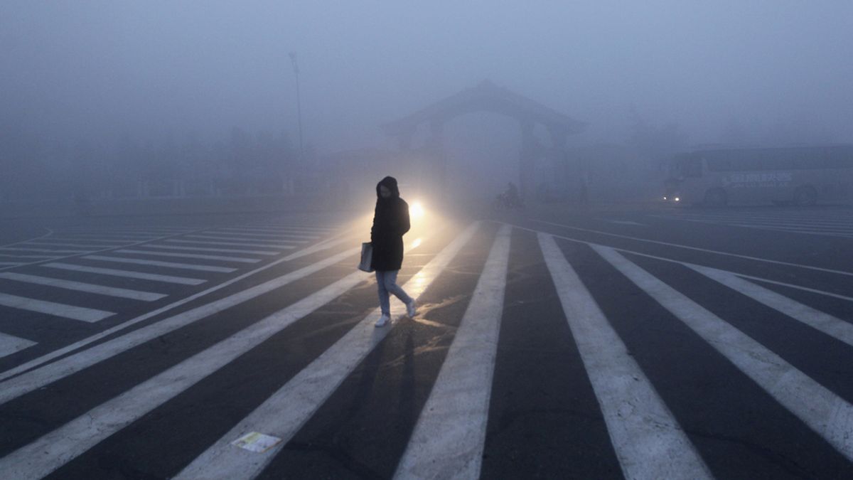 La niebla continúa invadiendo el noroeste de China