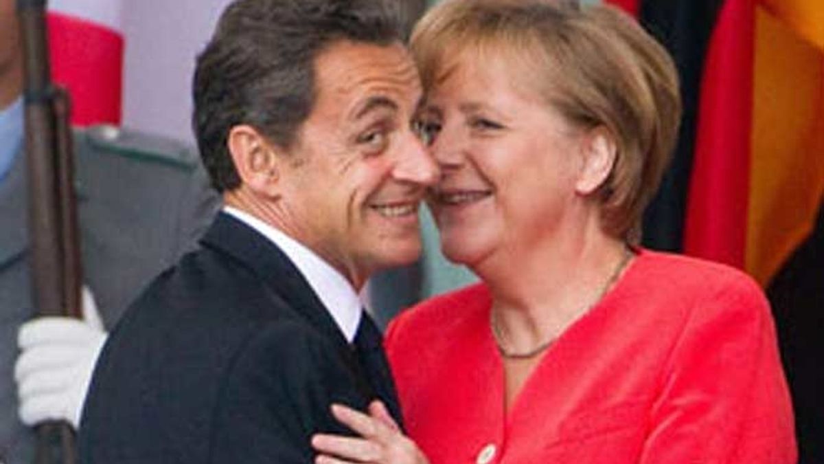 Nicolás Sarkozy y Angela Merkel se han reunido en Bruselas.