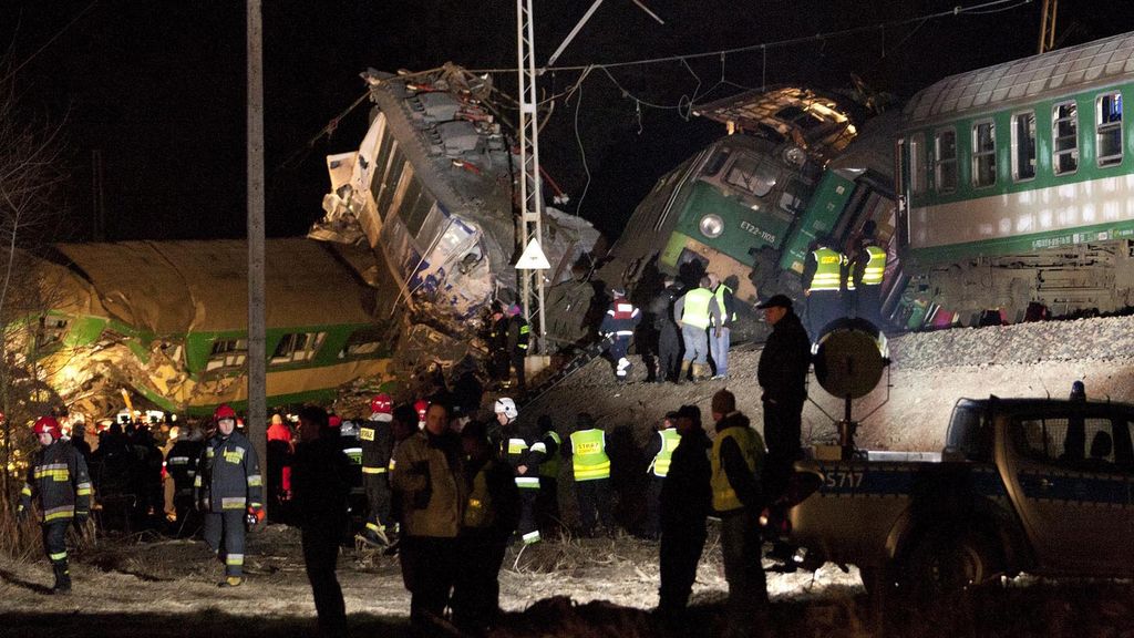 Imágenes del choque de trenes en Polonia