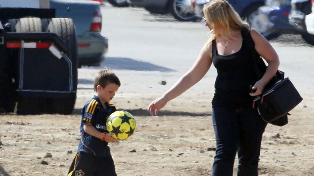 Los hijos de Beckham sienten también la llamada del fútbol
