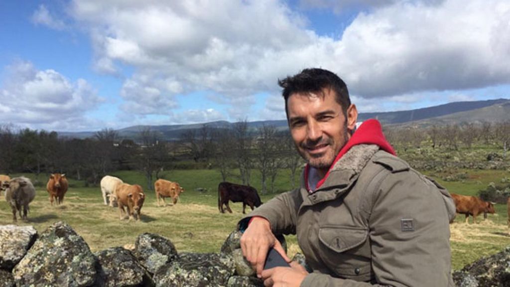 Lara Álvarez y Gijón, Jesús Vázquez y vacas: el relax de la Semana Santa vip, en fotos