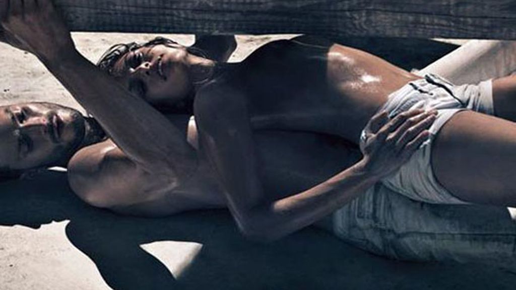 Eva Mendes vuelve sensual como siempre para Calvin Klein