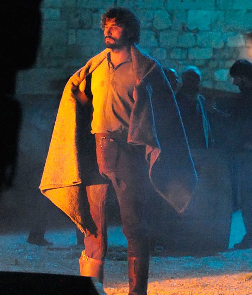 Álex García y Dafne Fernández, un día en el rodaje de Tierra de Lobos