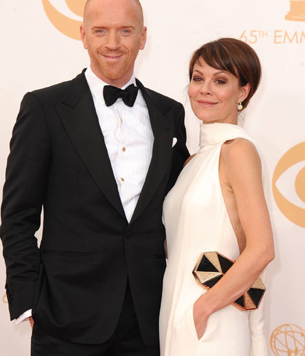 Damian Lewis, acompañado por Helen McCrory