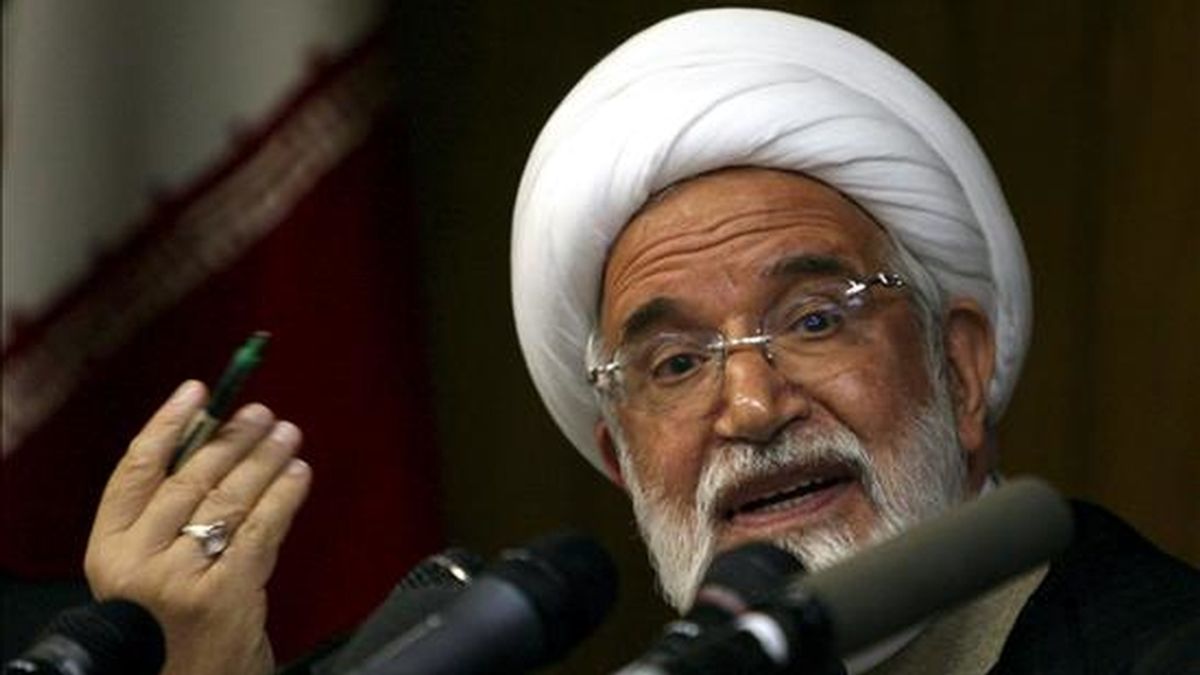 El líder opositor iraní Mehdi Karrubi da una rueda de prensa en Teherán (Irán). EFE/Archivo